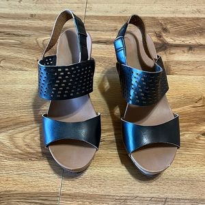 Dr. Scholl’s black wedge heel, size 6 1/2, comfortable fit!